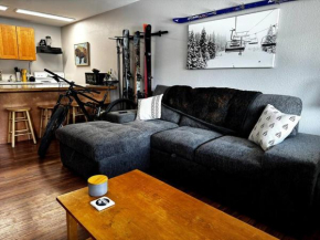 Quaint Condo In Town - On Blue Bus Route - Walk to Restaurants & Fireside Market